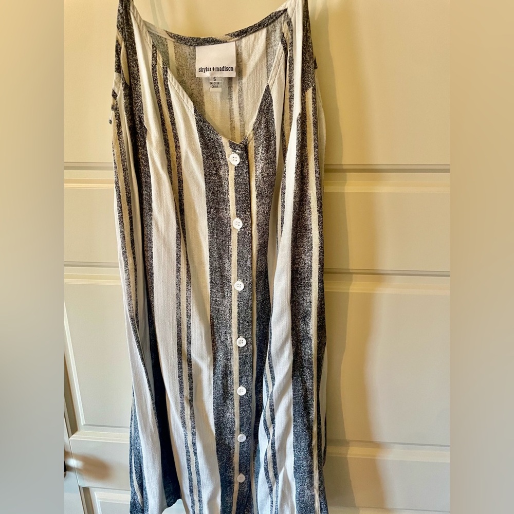 Skylar+Madison Striped Sleeveless Button Down Top - Small